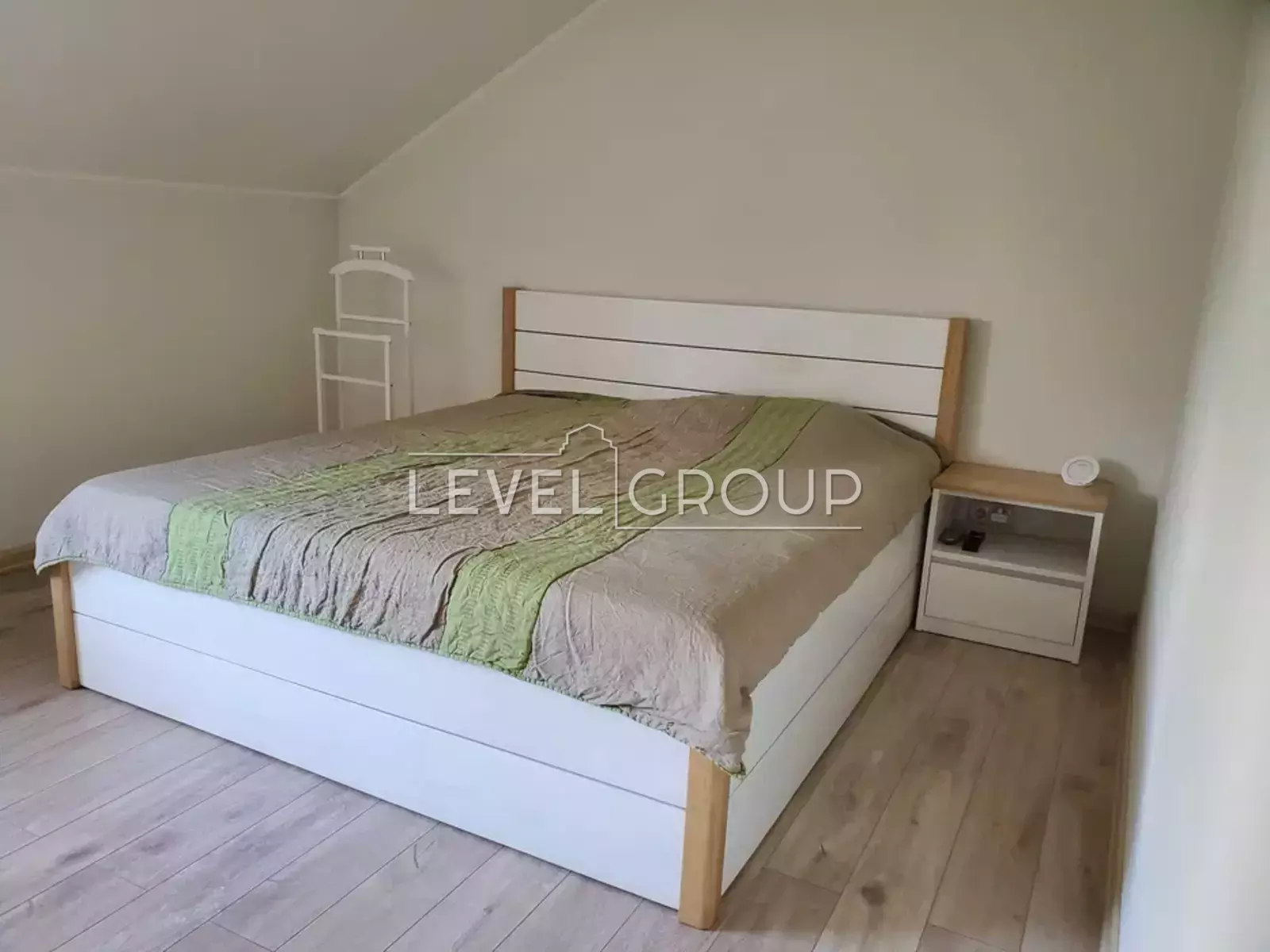 Revolutions Lane, 2m