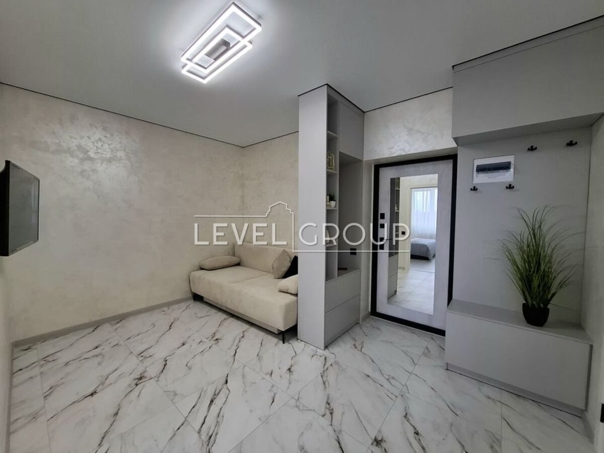 Святошинська, 56