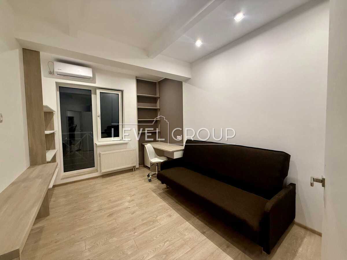 Verkhniy Val St., 27