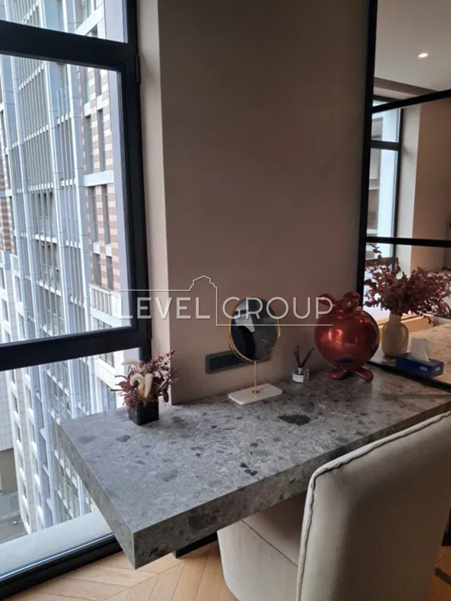 Андрія Верхогляда вул. (Михайла Драгомірова), 5