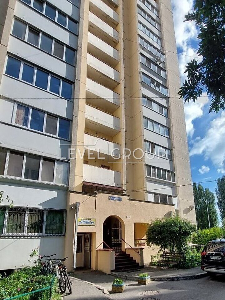 Красовського вул., 8Б