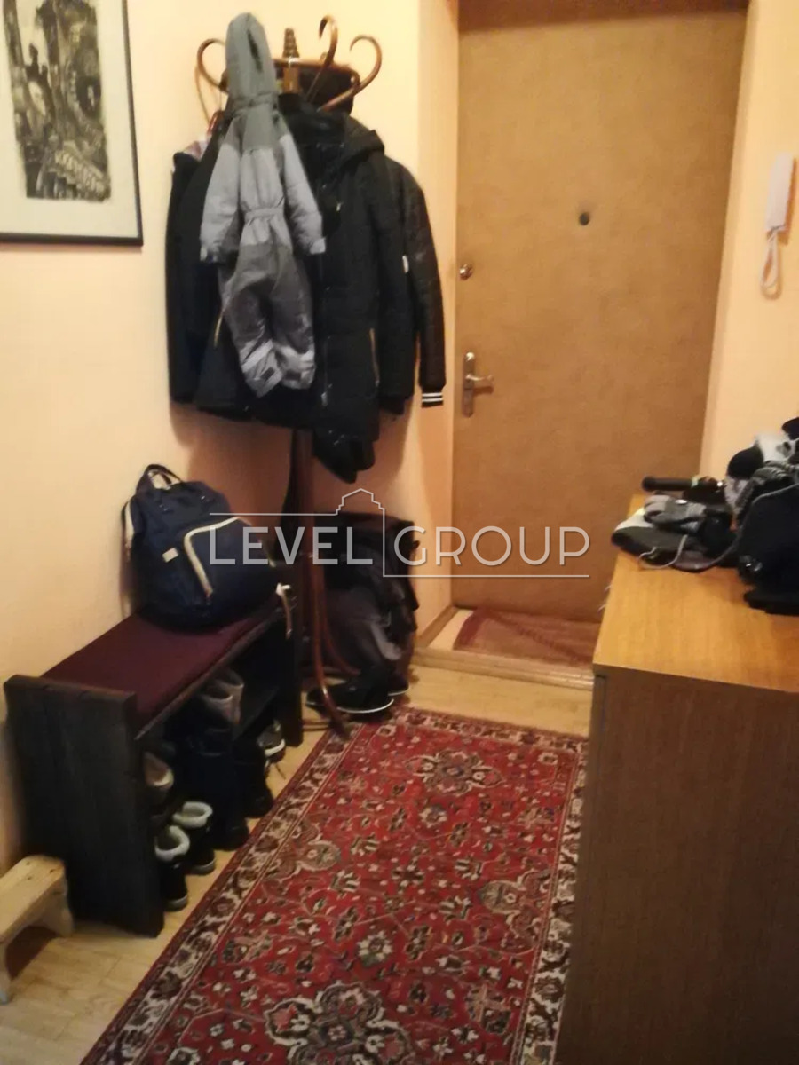 name_en
