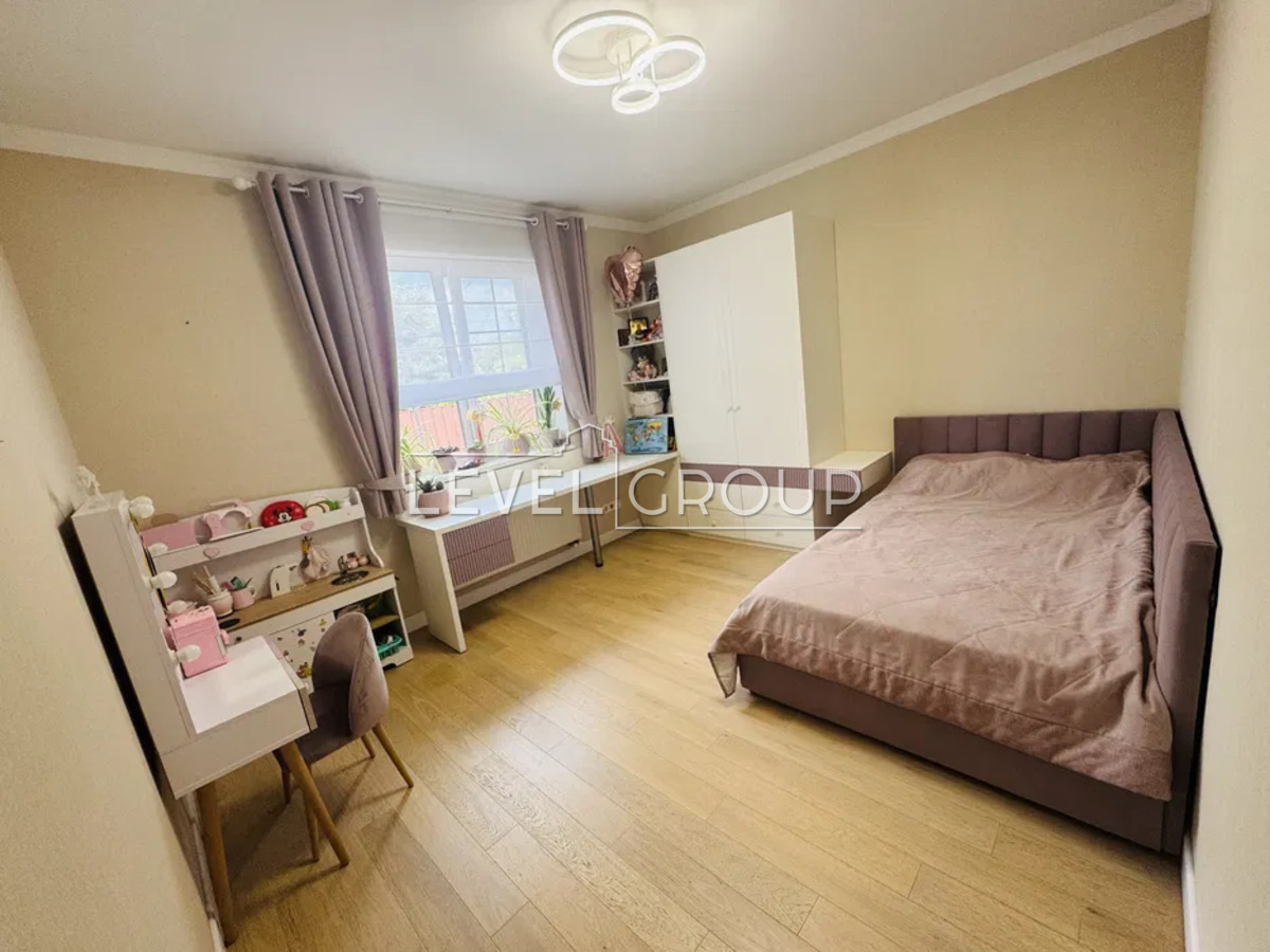 B. Khmelnytskyi St., 30