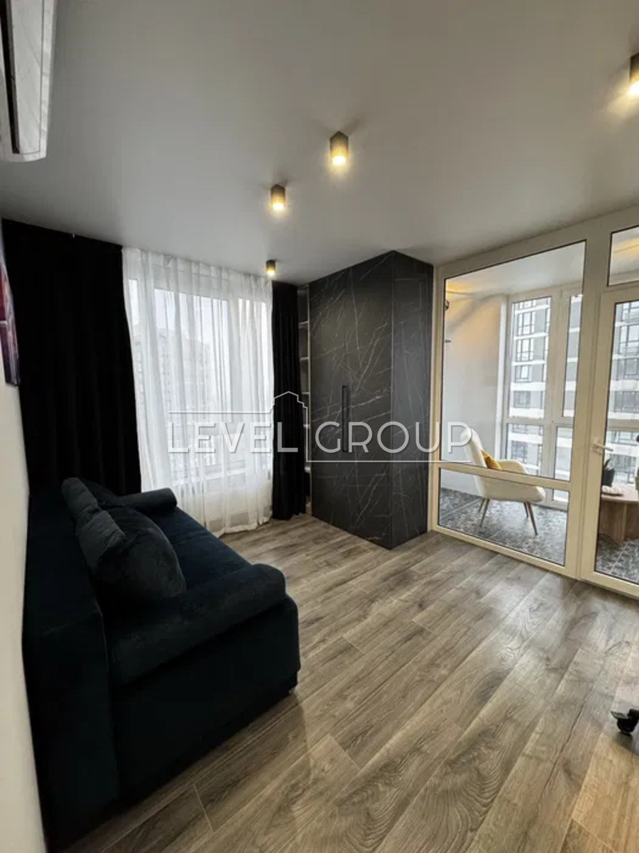 Всеволода Змієнка вул., 21