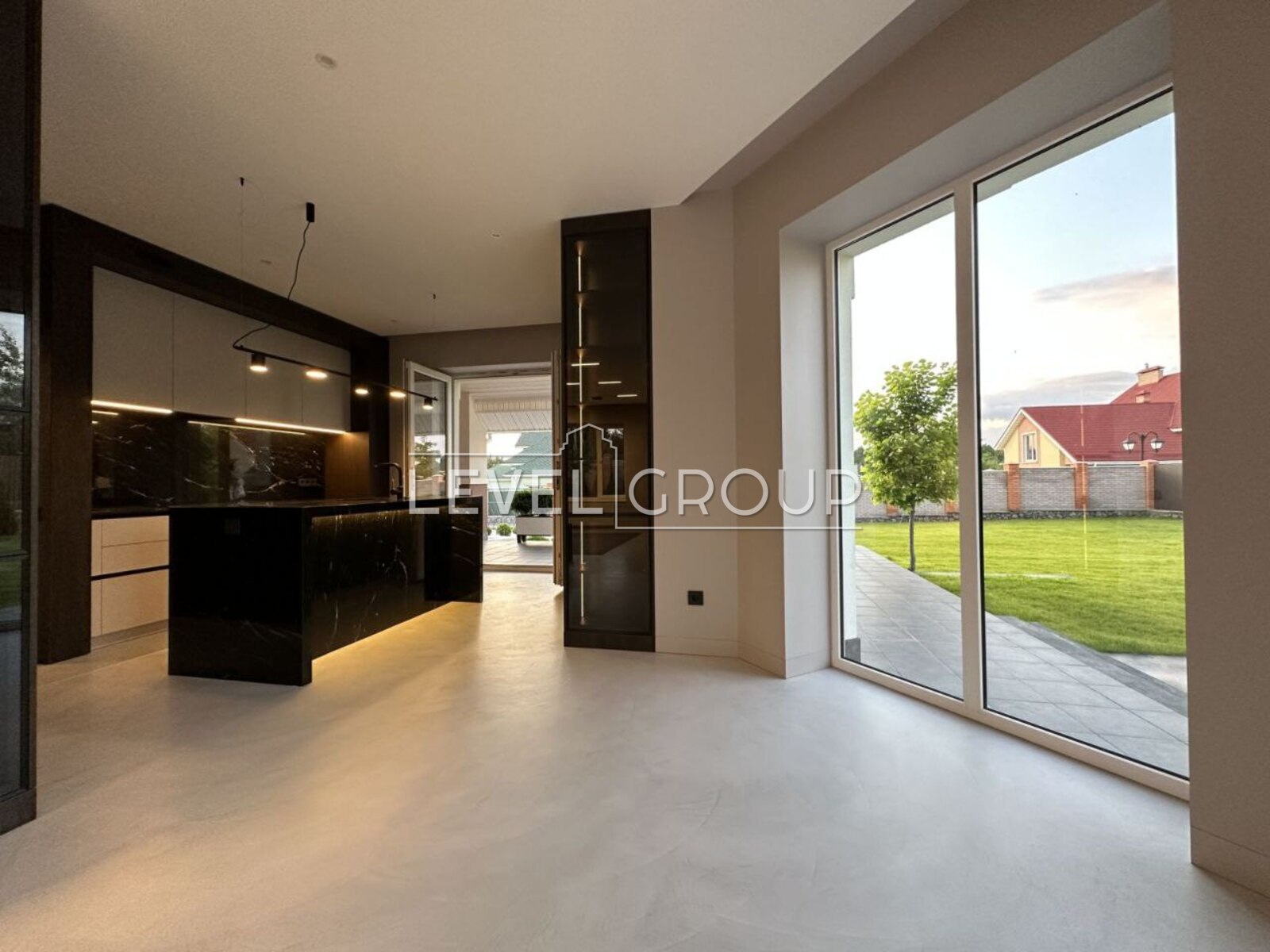 Узліссівська, 10