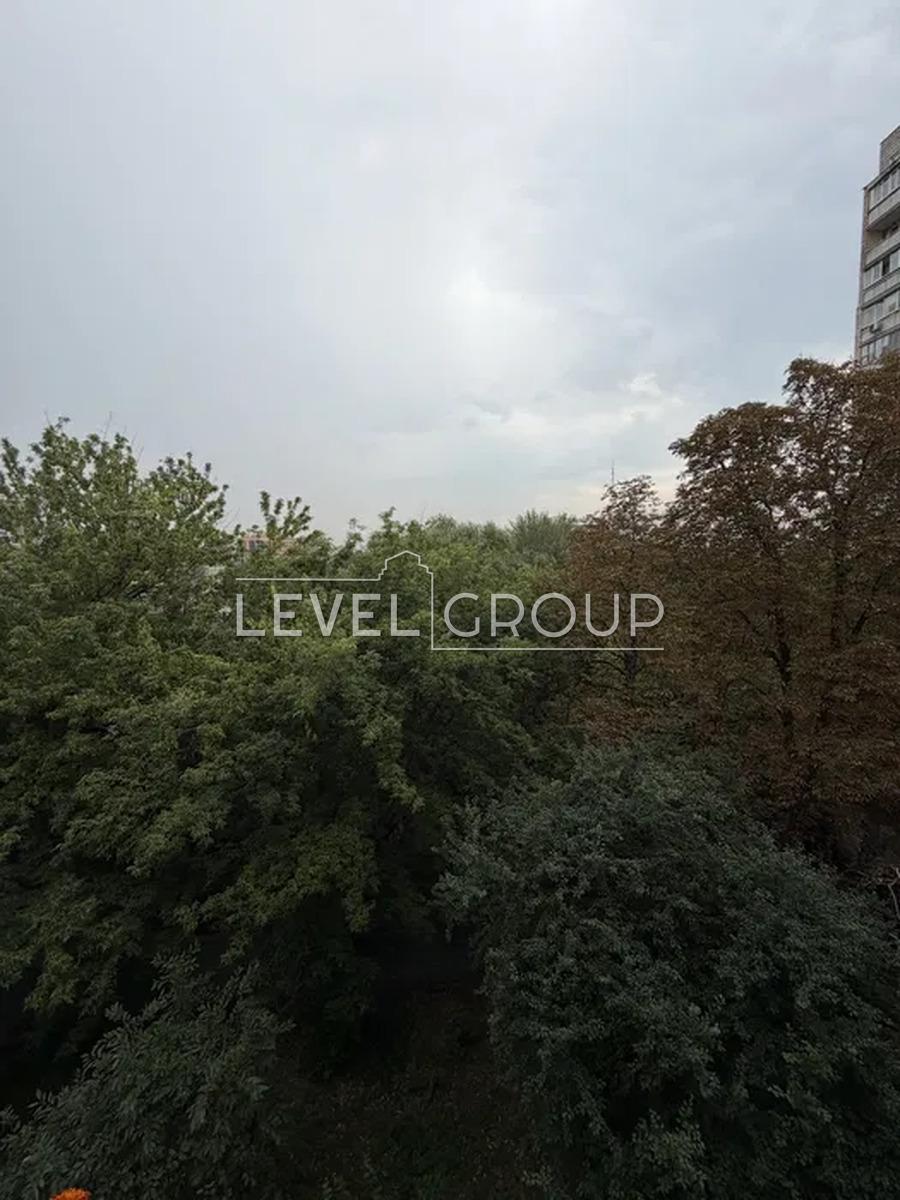 Кудрявська вул., 27-29
