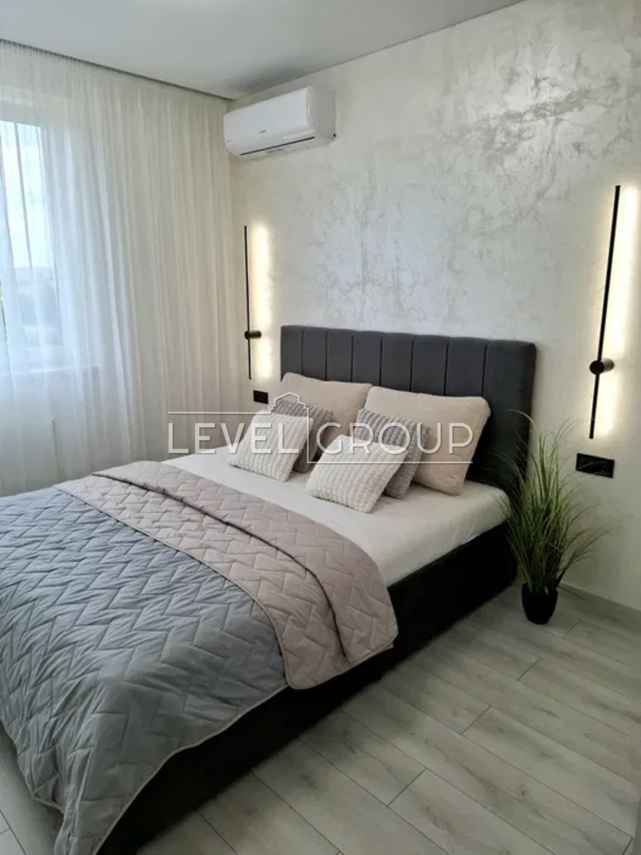 Святошинська, 56