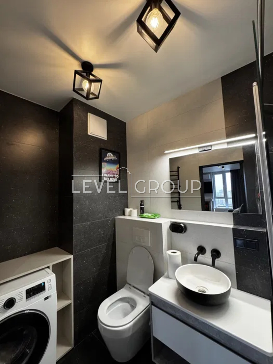 Всеволода Змієнка вул., 21