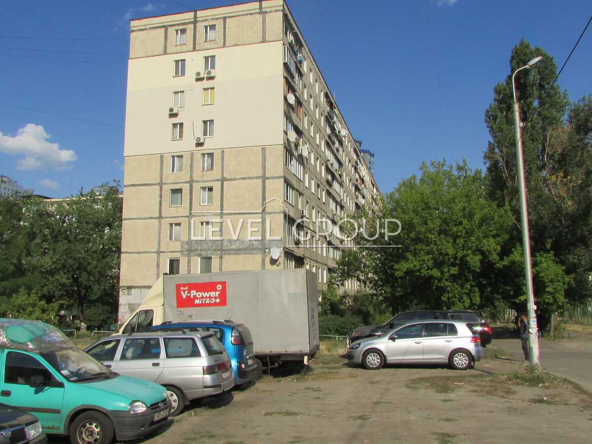 Юрія Шумського вул., 10