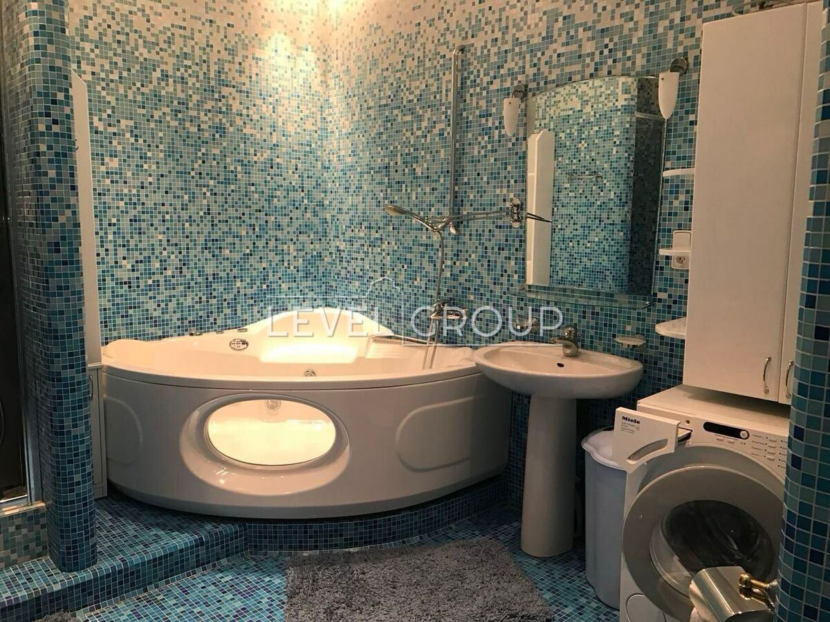 Andriy Verkhoglyad St. (Mykhayla Dragomirova), 4