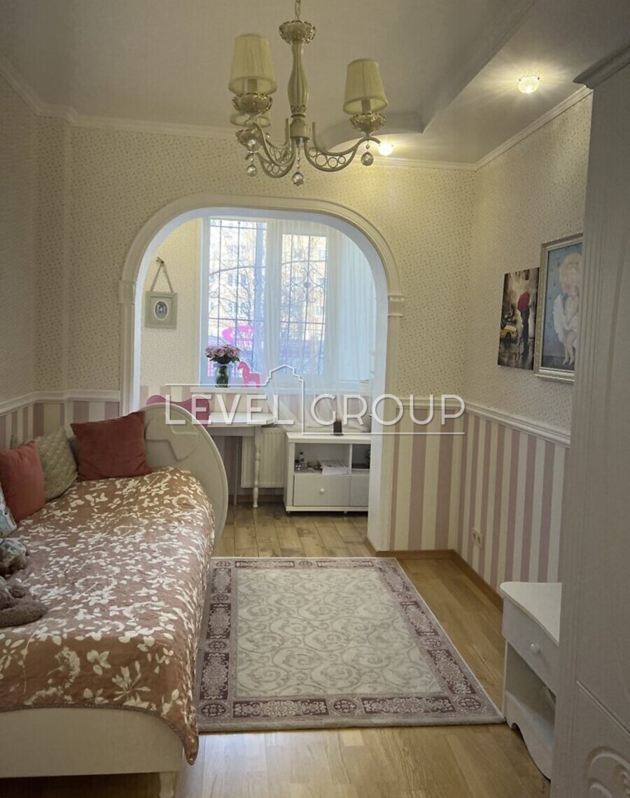 Святоюріївська, 22