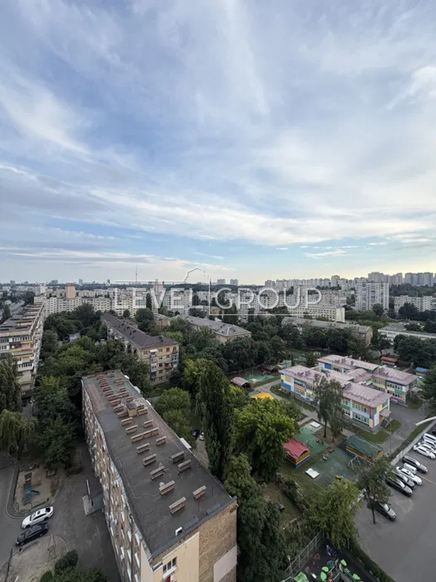 Пріорська вул. (Полупанова), 16