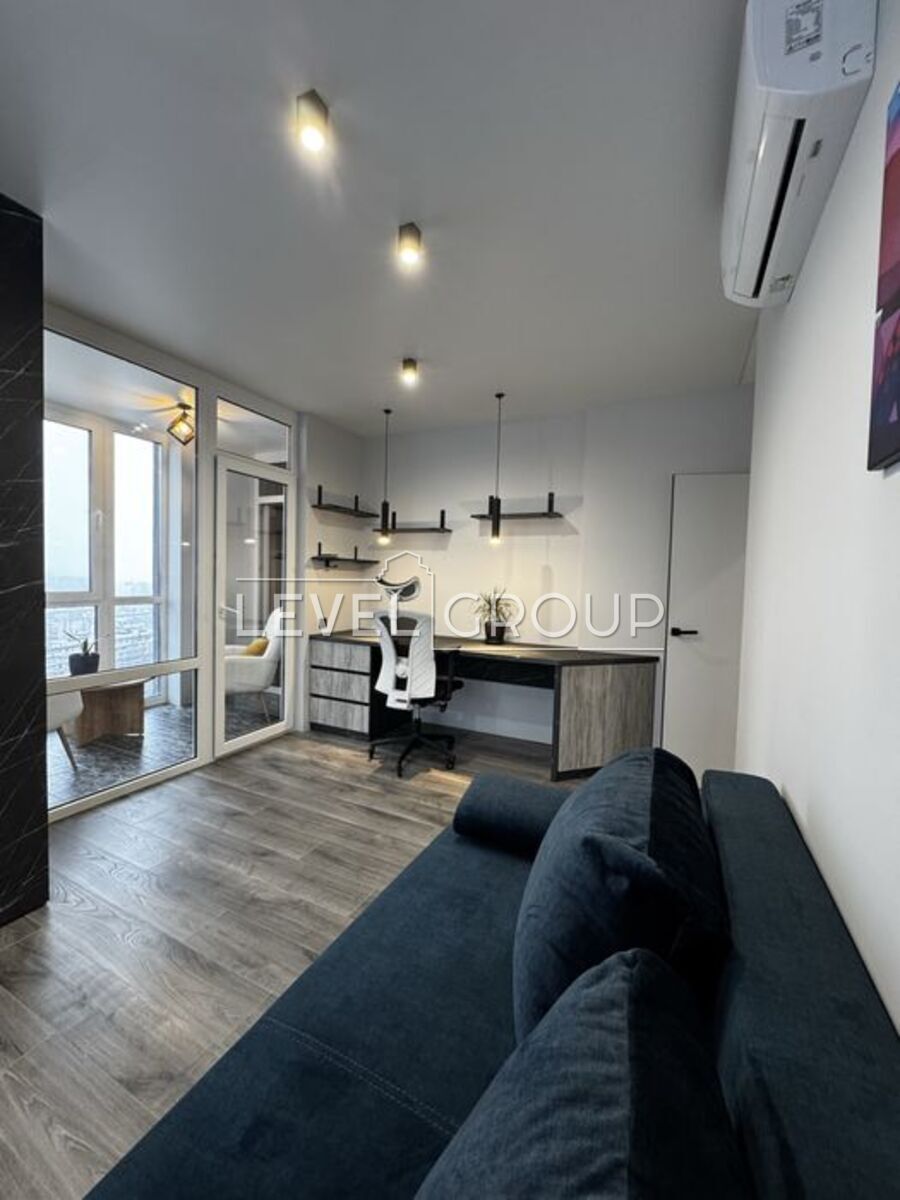 Всеволода Змієнка вул., 21