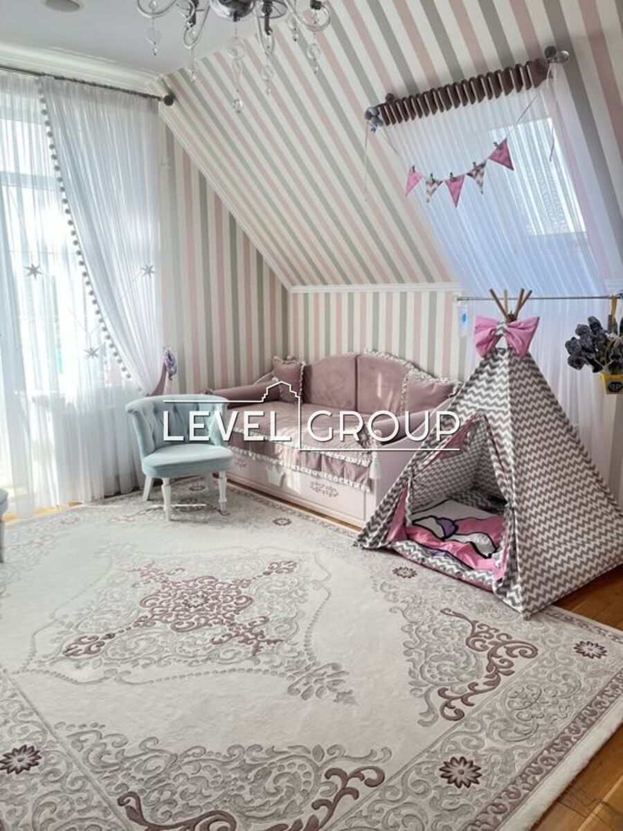 Pecherska, 34