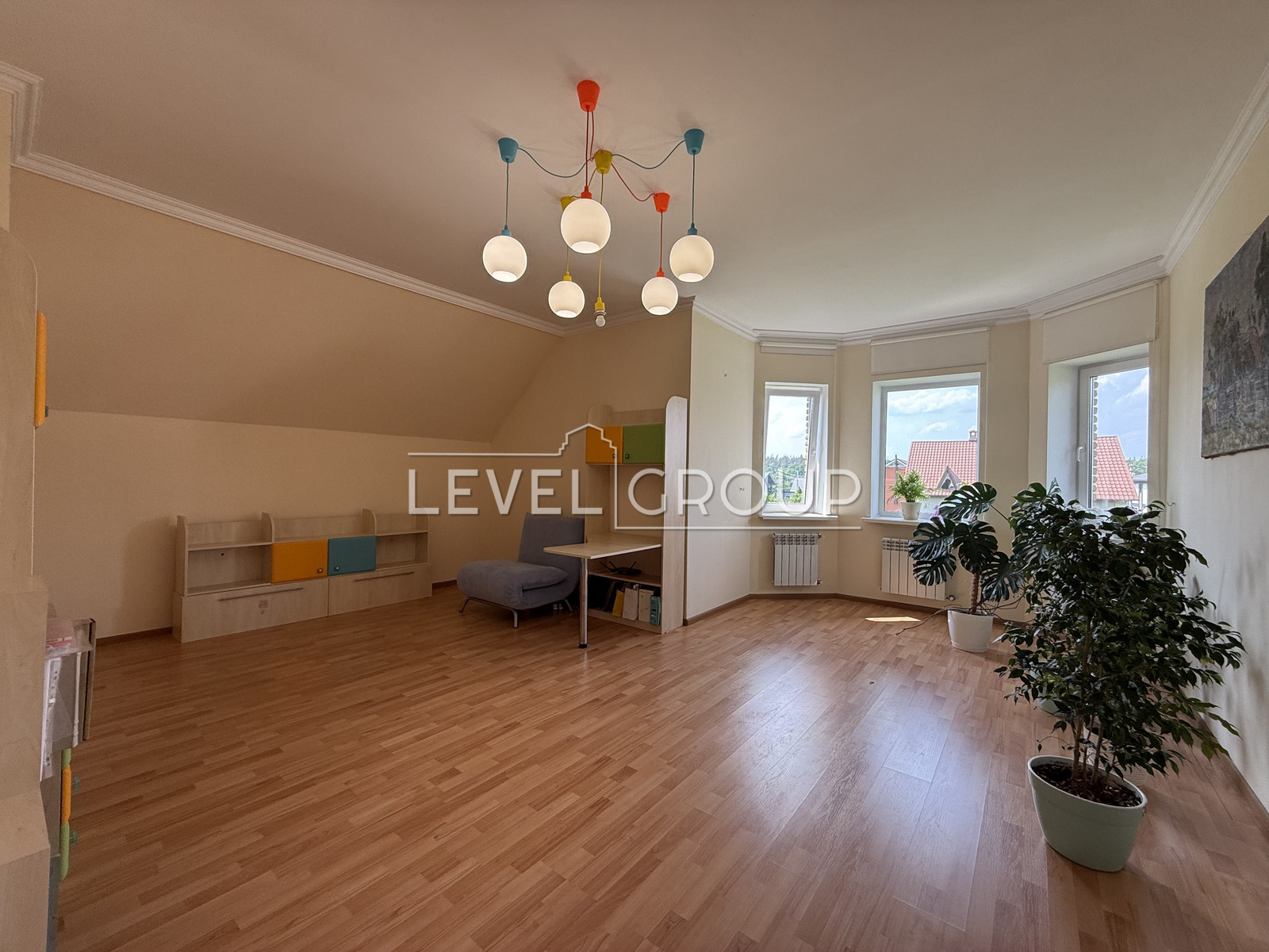 Миколаївська, 37