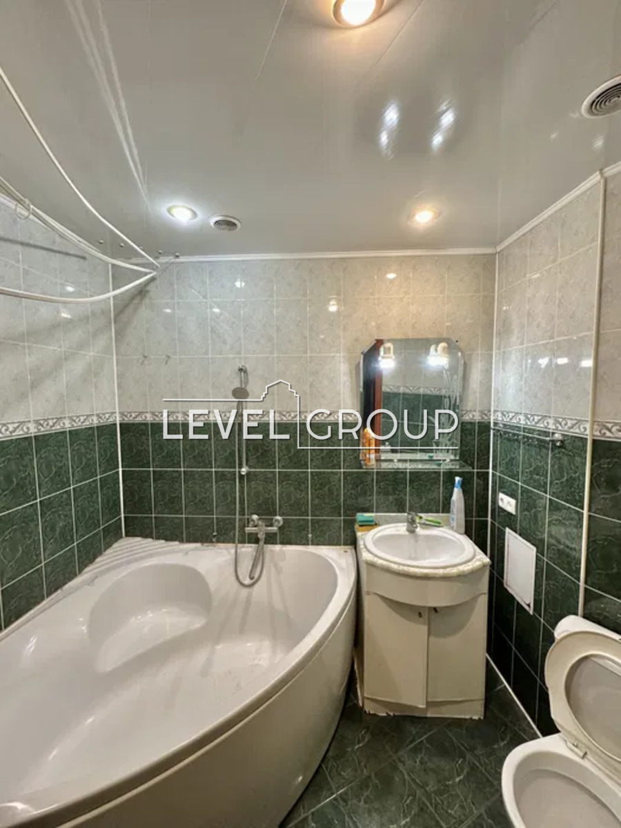 Borys Gmyri St., 1-2