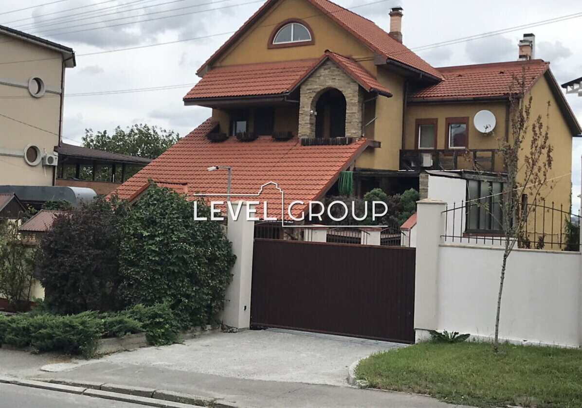Dobryi Shlyakh St., 63