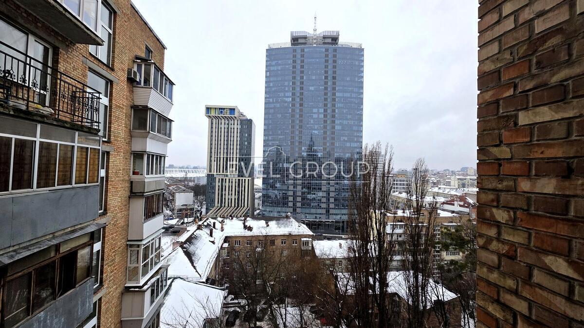 Шовковична вул., 48