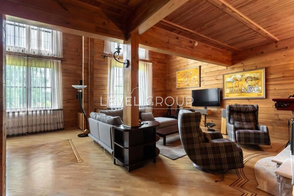 Авгурівська, 125