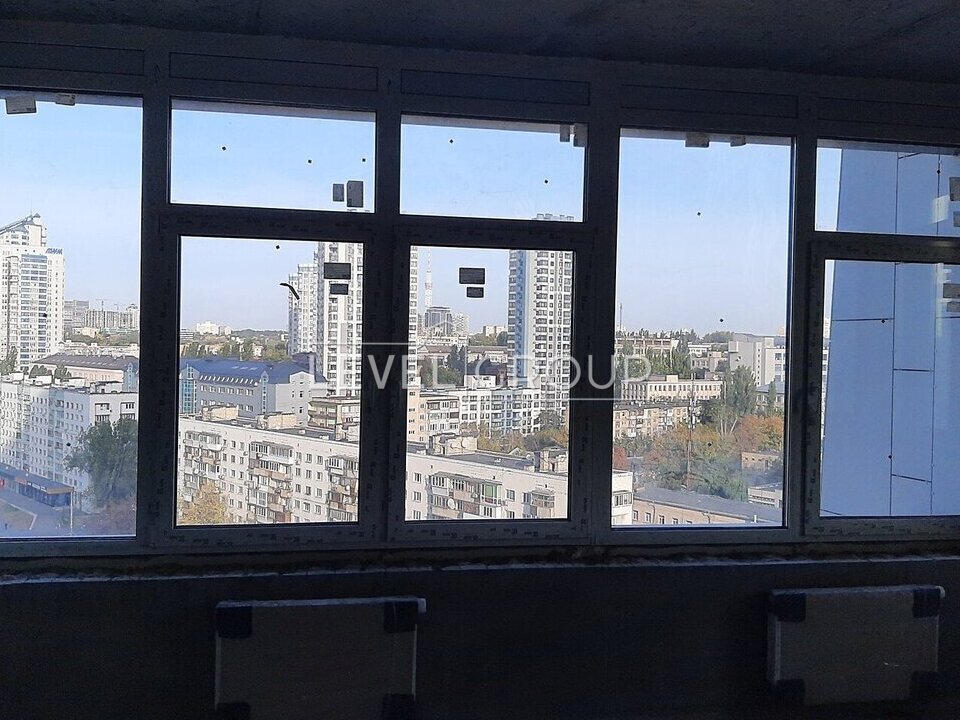 Beresteyskyi Ave. (Poles), 11/1