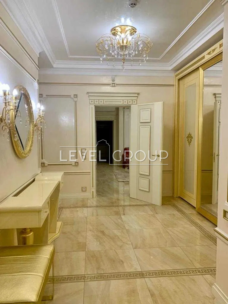 Лесі Українки бульв., 7Б
