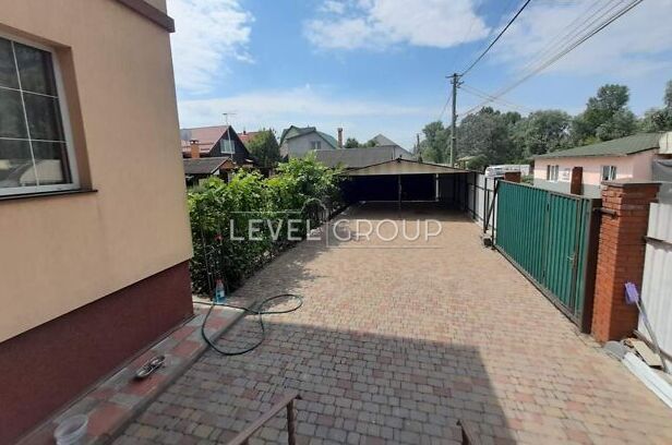 Zoryana St., 1