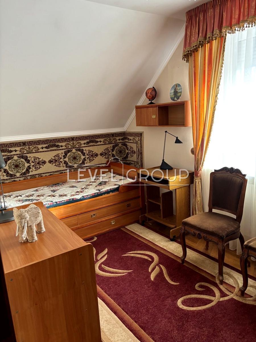 Мистецька вул., 7