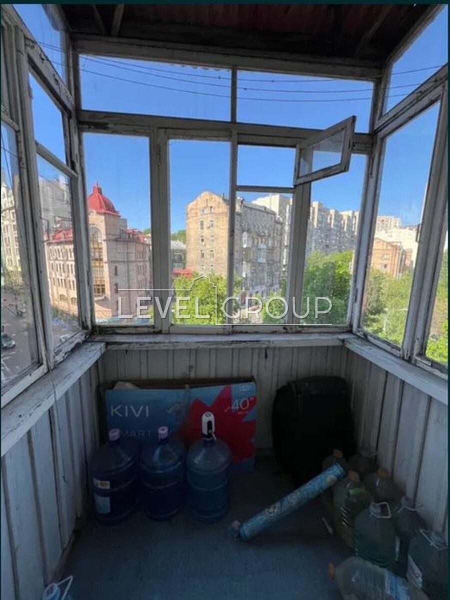 Богдана Хмельницького вул., 63