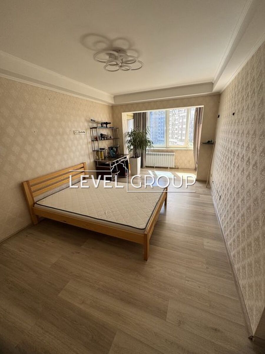 Євгена Коновальця вул. (Щорса), 35