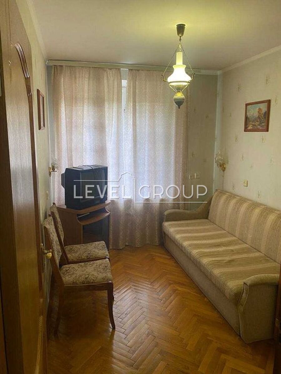 Вінстона Черчилля вул. (Червоноткацька), 29