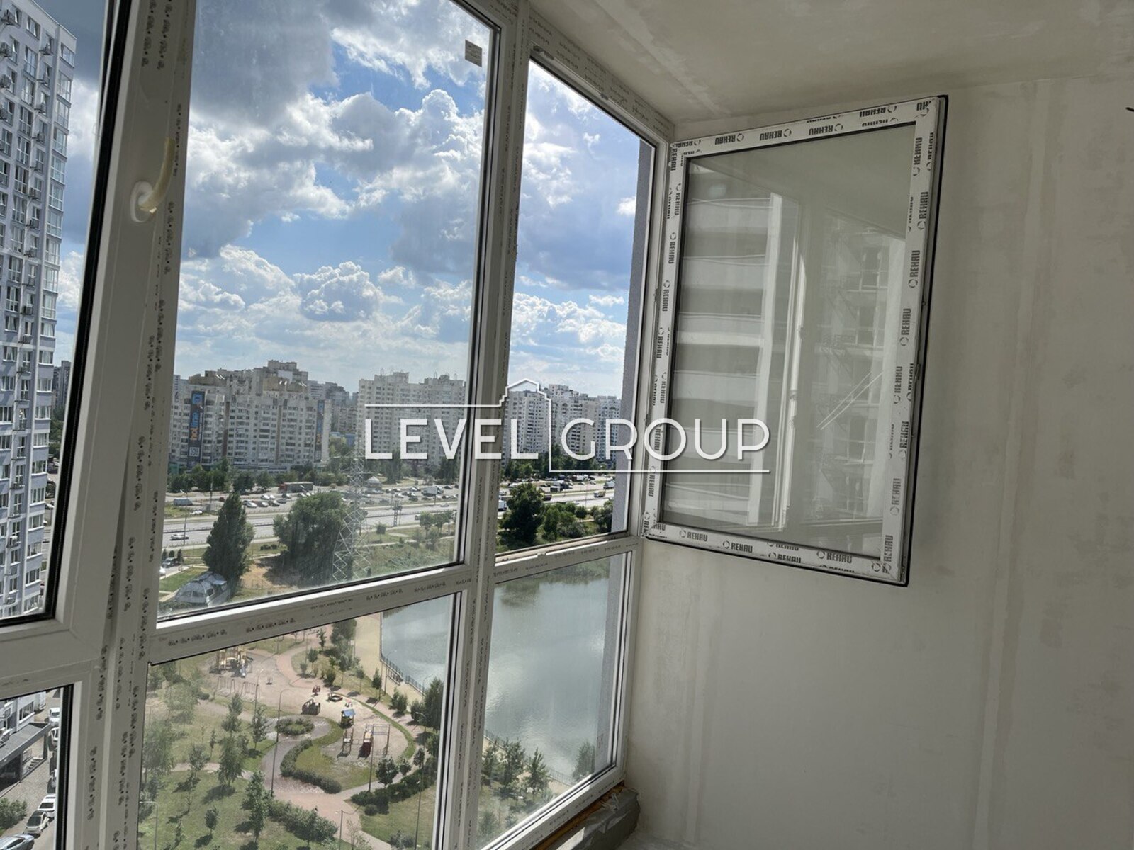 Ревуцького вул., 40 В