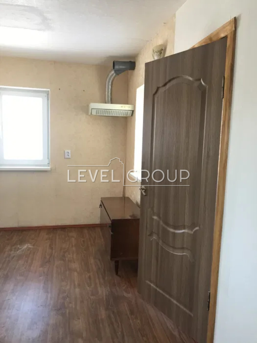 M. Karpenko St. (Kosiora), 4