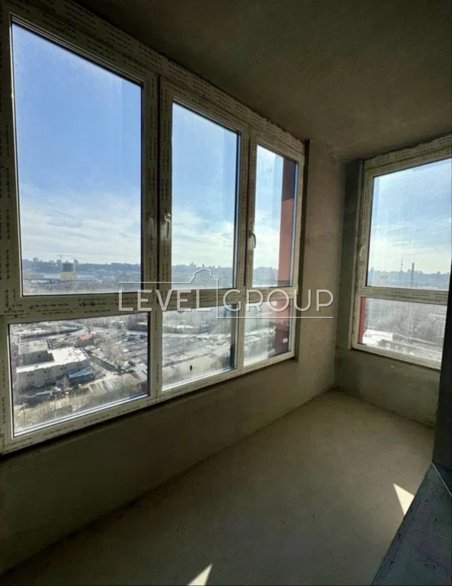 Набережно-Рибальська дорога, 27