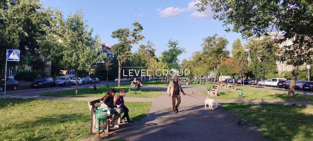 Верховної Ради бульв., 26