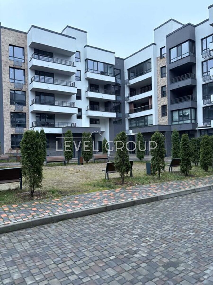 Квітки Цісик вул. (Гамарника), 32