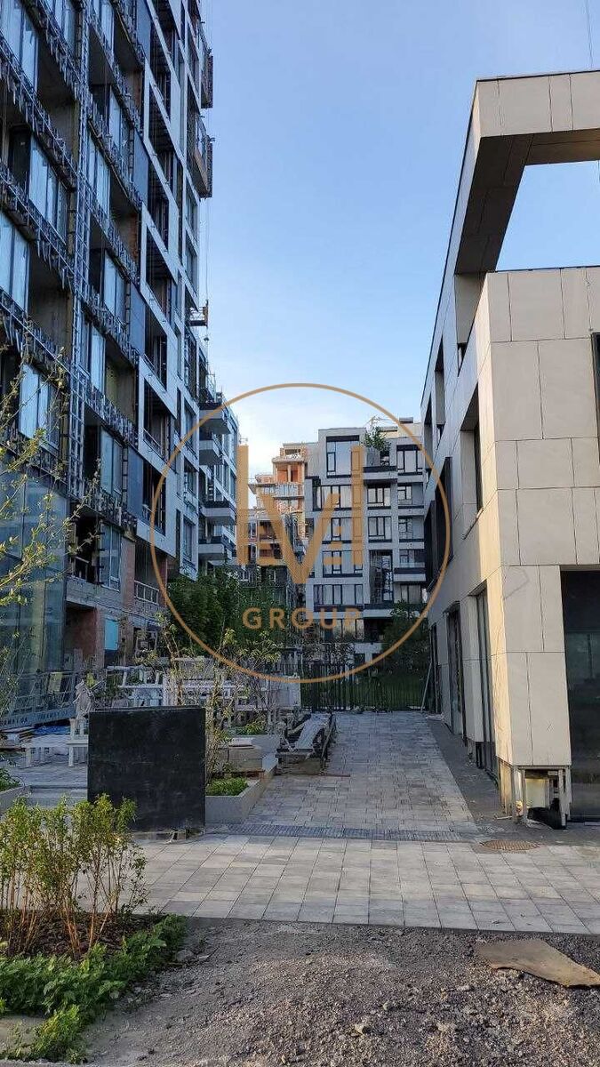 Ґарета Джонса вул. (Сімї Хохлових), 8