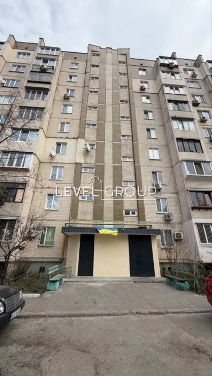 Ревуцького вул., 34а