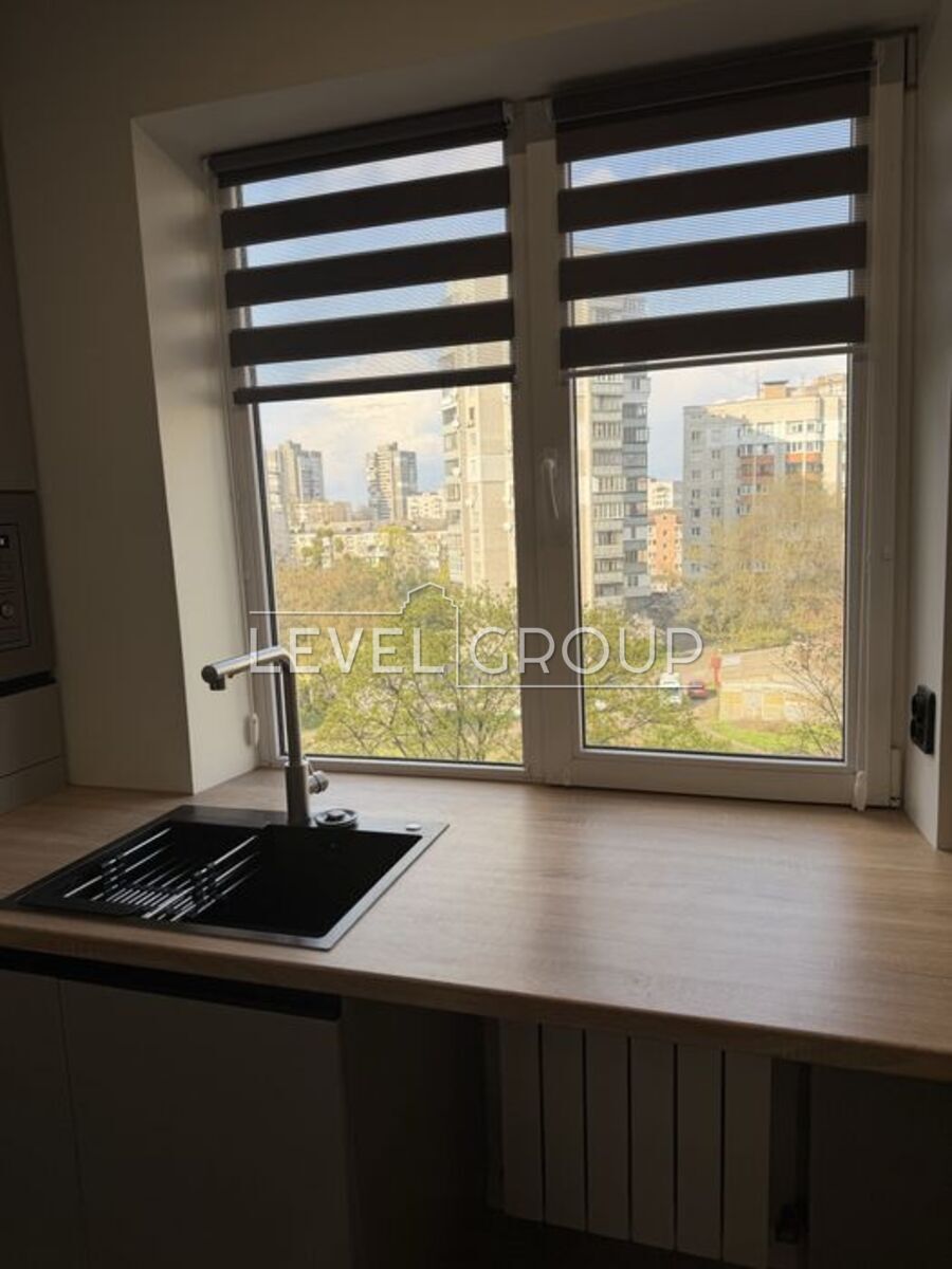 Хорольська вул., 8/4