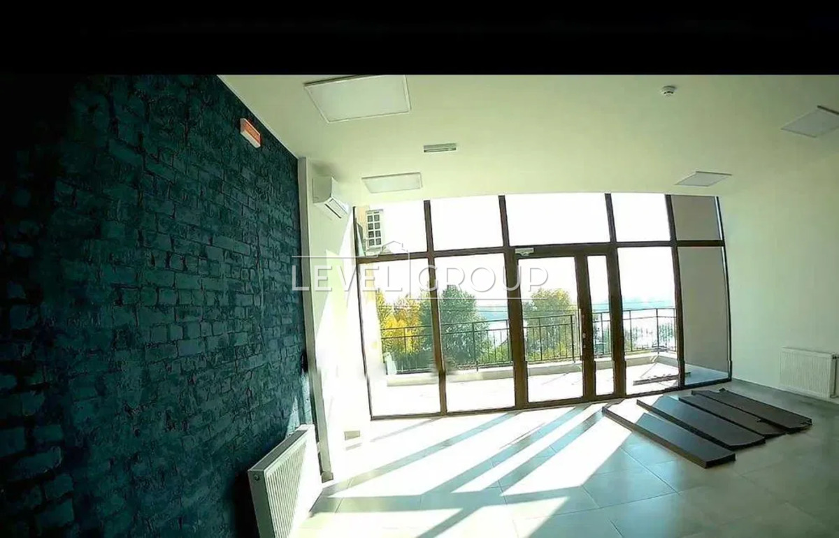 Прирічна вул.