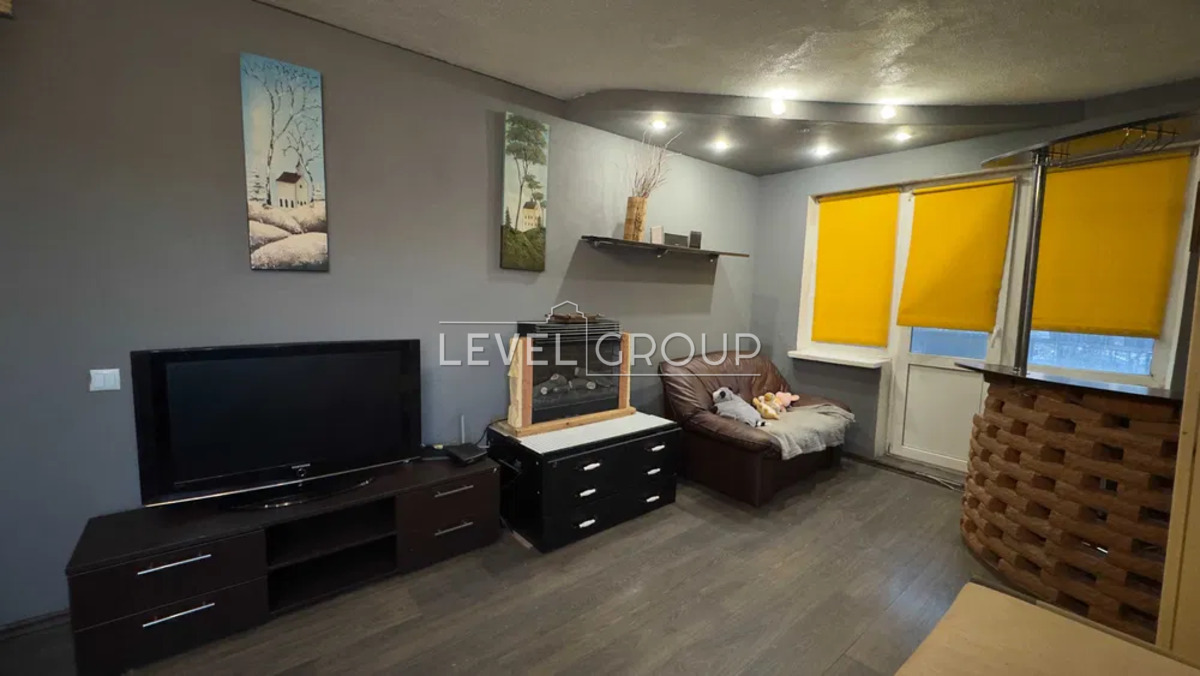 Борщагівська вул., 8