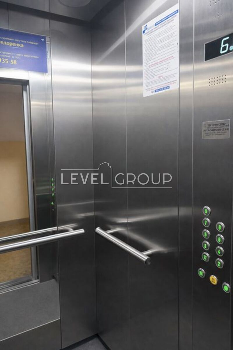 Хорольська вул., 8/4