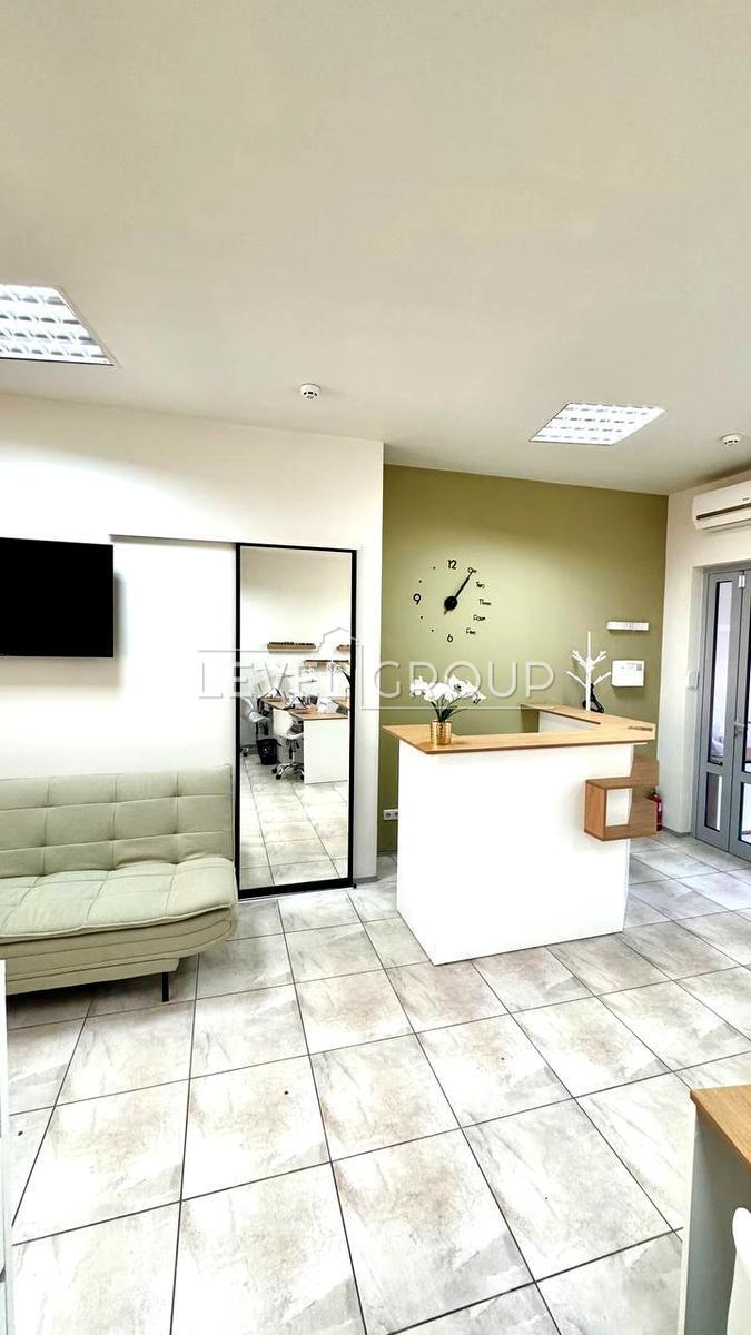Федора Ернста вул., 16б
