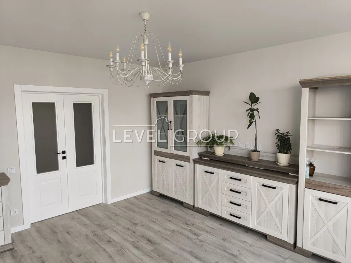 name_en