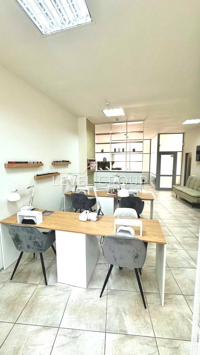 Федора Ернста вул., 16б