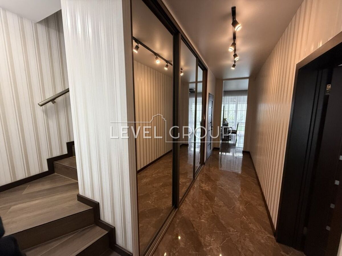 Desnianska St., 1