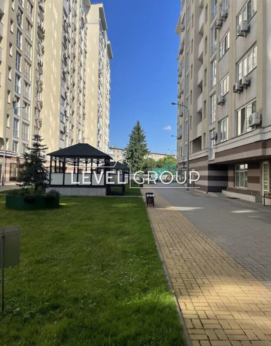 Олександрівська вул., 1