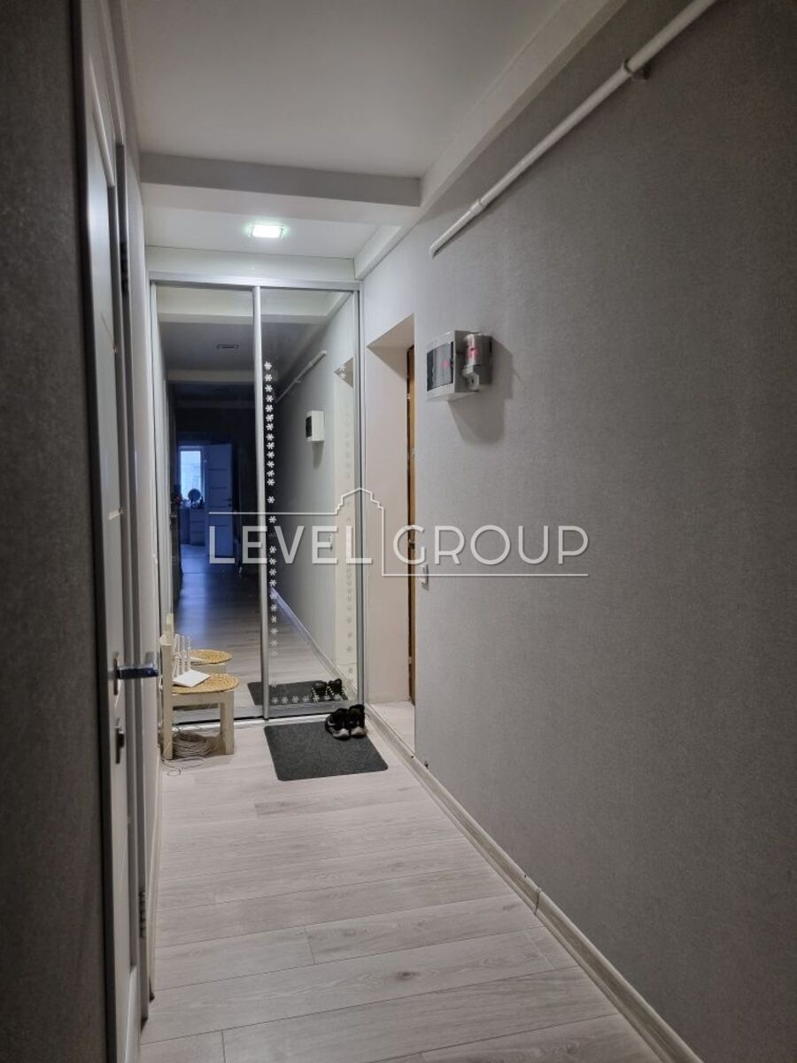 Ореста Левицького вул. (Академіка Курчатова), 8б