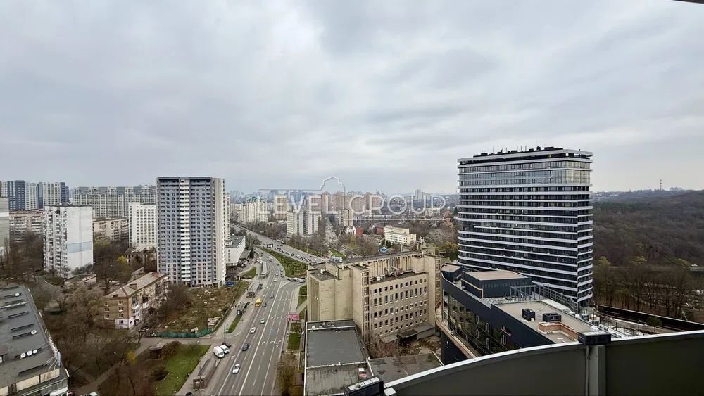 Uzhhorodskyi avenue, 4/1
