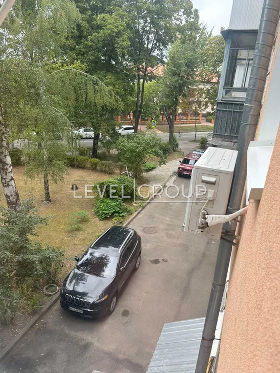 Михайла Донця вул., 9