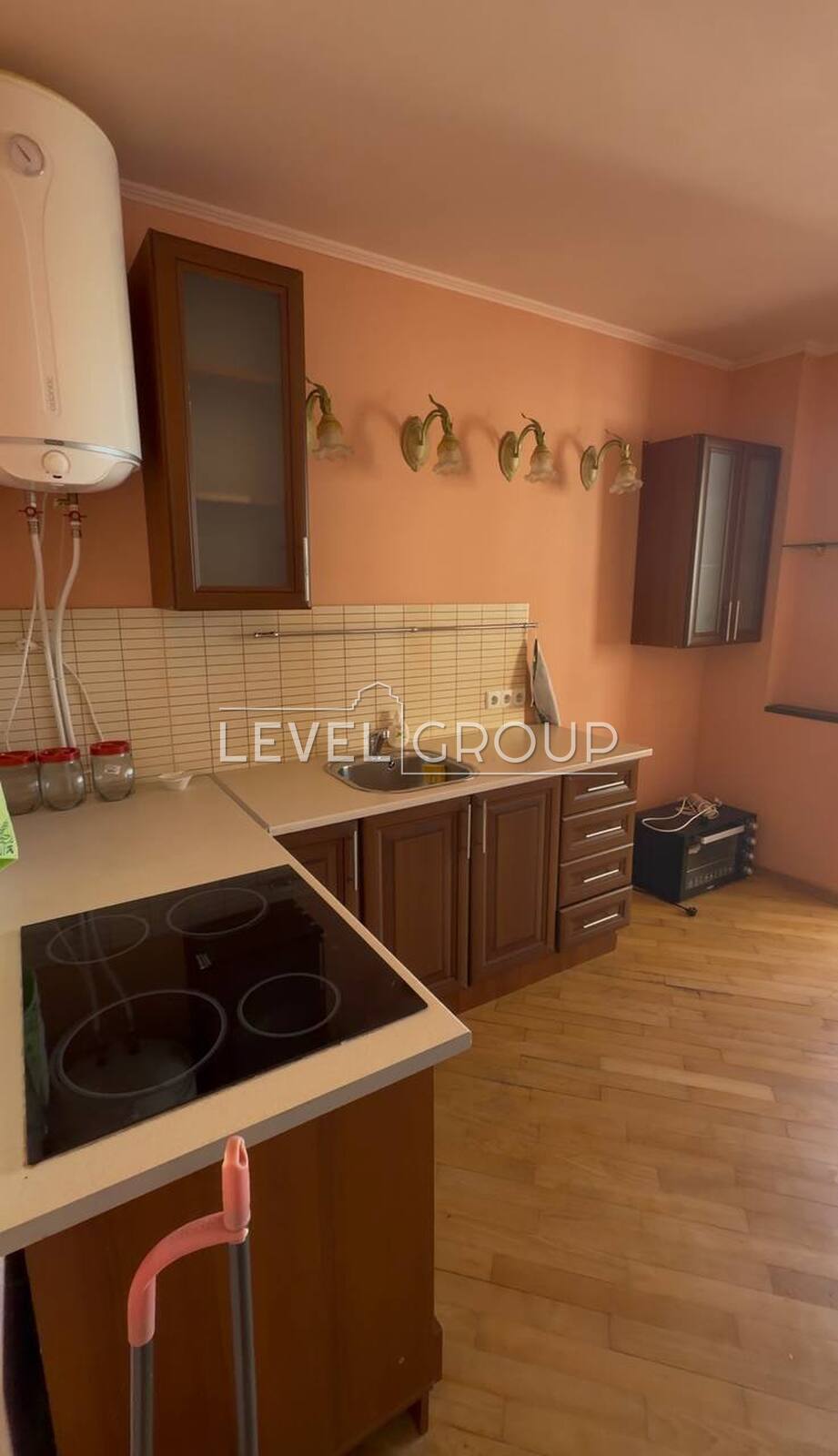 Ревуцького, 42б